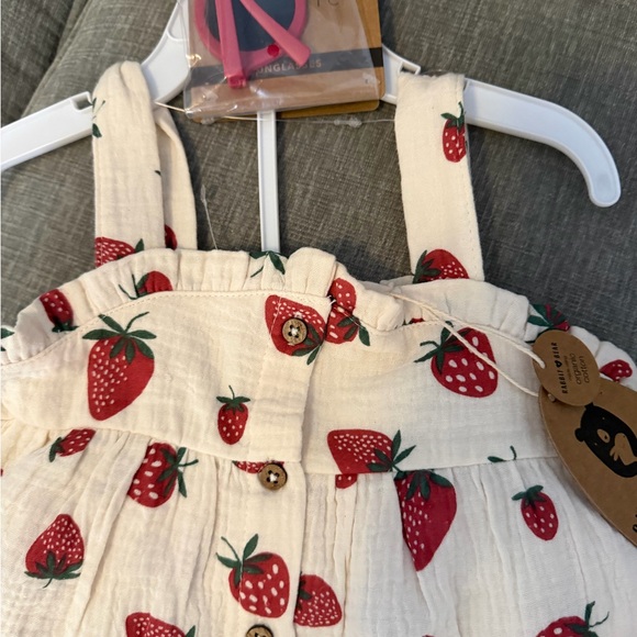Rabbit & Bear Organic Strawberry Print Set with Pink Sunglasses - Picture 3 of 6